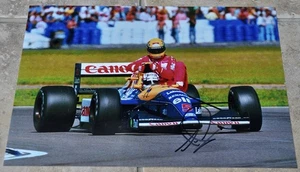 Foto a color firmada por Nigel Mansell de 12”x 8” F1 Williams con certificado de autenticidad #2 taxi para Senna - Imagen 1 de 3
