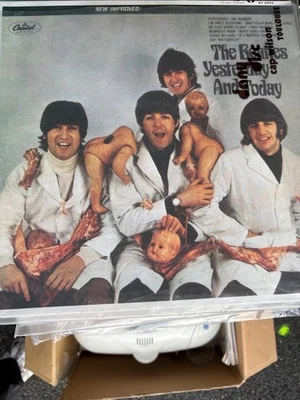 33 tours des Beatles yesterday and today en très bon état, 1ere pochette  - Photo 1/4