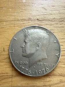 1776-1976 Kennedy Bicentennial Half Dollar Coin .50c - D mint mark rare - Picture 1 of 10