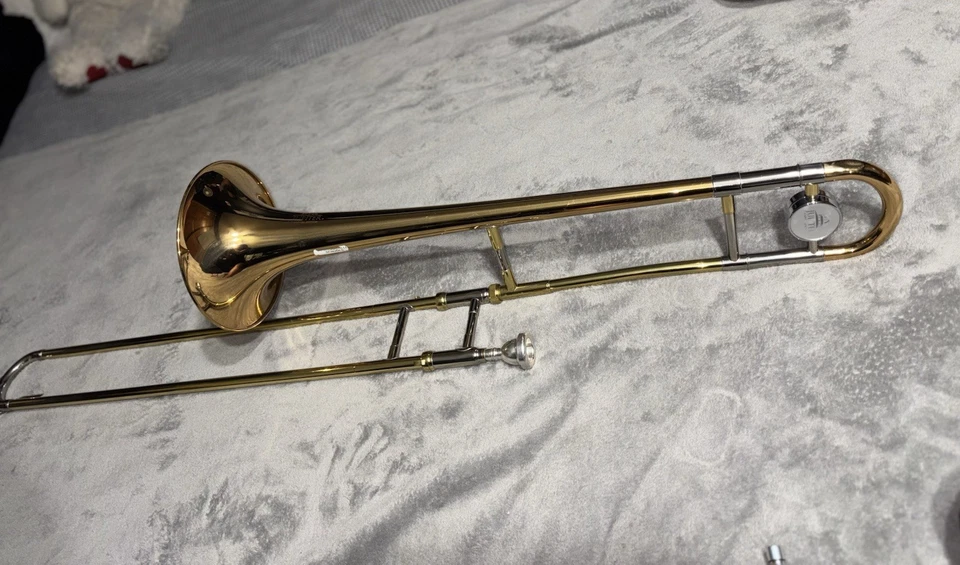 Trombón Júpiter con estuche instrumento profesional de latón Foto 1 de 4