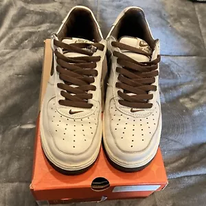 Taglia 11 - Nike Air Force 1 Premium bianche e marroni - 309439-121 molto rare - Foto 1 di 12