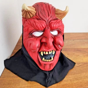 Máscara Diablo Rojo con Cuernos y Colmillos Adulto Vintage Goma Halloween Máscara con Capucha - Imagen 1 de 4
