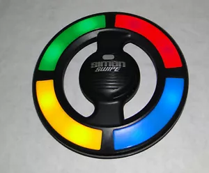 Juego electrónico portátil Hasbro Simon Swipe tamaño completo 4 modos ¡funciona muy bien! - Imagen 1 de 3