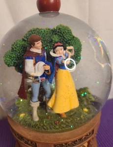 Disney Snowglobe Snow White Some Day My Prince Will Come - Picture 1 of 11