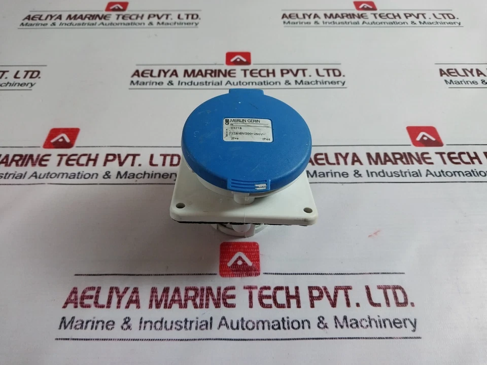 Merlin Gerin 32a-6h/200 Plug 250v - Image 1 of 4