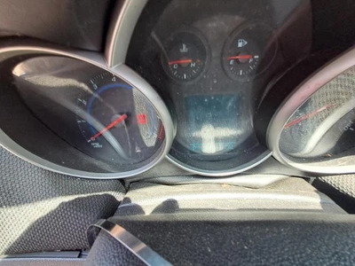 Used Speedometer Gauge fits: 2016 Chevrolet Cruze MPH US market gasoline w/black - Imagem 1 de 4