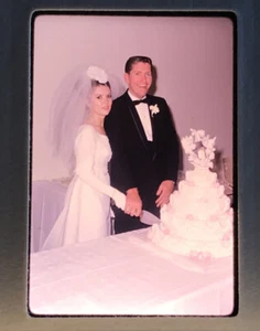 Boda Novia y Novio Años 60 Kodachrome Gran Pastel Blanco  - Imagen 1 de 3