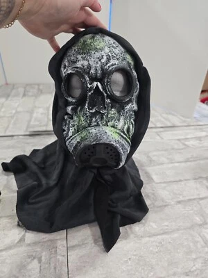 Fun World Pullover Mask Gas Mask Adult Costume Vintage Rubber Accessory - Image 1 of 4