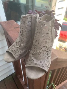 Fergalicious Size 9 1/2 Taupe Suede Upper Block Heel Peep Toe Sandals NEW w/TAGS - Picture 1 of 5