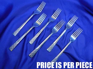 LUNT COLUMBINE STERLING SILVER DINNER FORK - EXCELLENT CONDITION - Picture 1 of 8