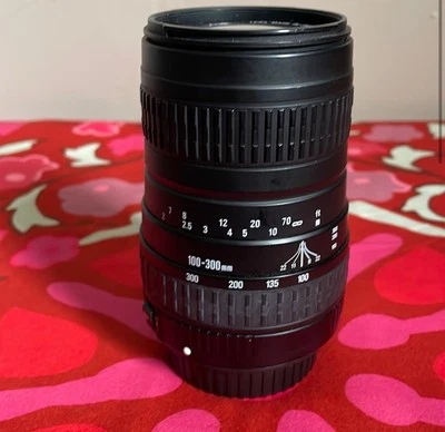 Sigma ZOOM 100-300mm f/4.5-6.7 DL Telephoto Camera Lens For Canon - Image 1 of 4