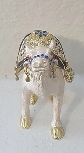 Vintage Ägyptische 3" Kamel Weiß EMAILLE BOX Multicolor Kristalle Metall Figur - Bild 1 von 6