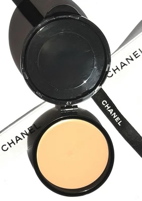 Chanel Vitalumiere Aqua Fresh And Hydrating Cream Compact Makeup No. 22 Beige - Bild 1 von 2