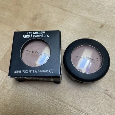 Sombra de ojos MAC. Malta mate y papel de arroz escarcha. 0,05 oz. / 1,5 g. Foto 1 de 4