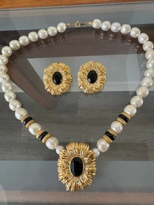 Vintage KJL for Avon Faux Pearl Black Bead Flower Necklace & Clip Earrings Set - Picture 1 of 9