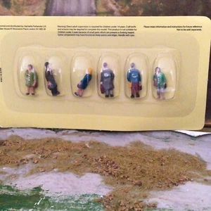 Hachette HO/OO Railway Platform Plastic Figures x6 set Made in China - Picture 1 of 5