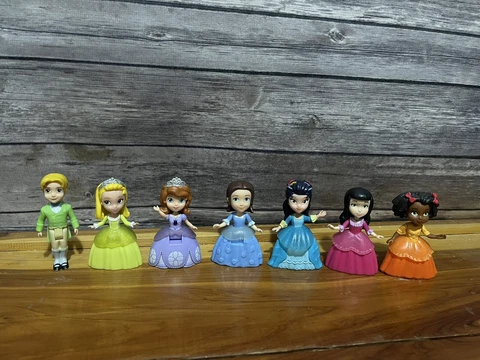 Disney Princess Sofia the First Sophia & Friends Folding Figures Dolls Lot of 7 Cover