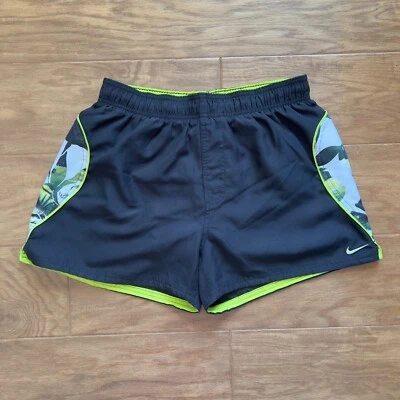 Pantalones Cortos de Natación Nike Core Talla M Verde Blanco Tropical Estampado Hawaiano/Forrados en Negro Foto 1 de 4