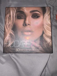 HUDA Beauty Highlighting Pallet New !! - Picture 1 of 4