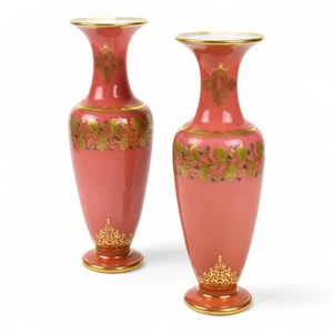 Stupenda coppia di vasi in vetro opalino Baccarat con disegni in platino e oro - Foto 1 di 8