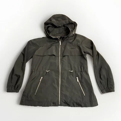 Chaqueta cortavientos Zara Basic para mujer con capucha y cordón en la cintura talla grande Foto 1 de 4