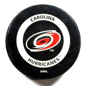 Disco de hockey de recuerdo coleccionable oficial de la NHL estilo 5 logotipo de los huracanes Carolina - Imagen 1 de 2