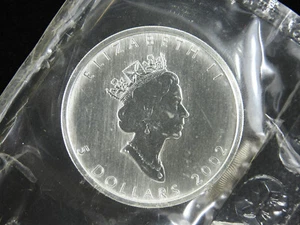 2002 $5 1 troy oz Silver Maple Leaf Coin Canada 9999 Fine Ag RCM Mylar Pouch - Picture 1 of 16
