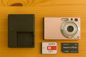 Sony Cyber-shot DSC-W80 Digitalkamera - Pink Nur Japanische Sprache - Bild 1 von 7