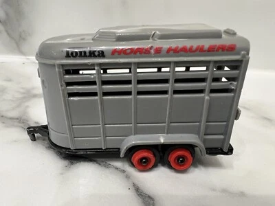 Tonka Maisto Horse Hauler  Trailer w/ Horse Moveable Door 1:64 Scale HASBRO 2000 - Image 1 of 4