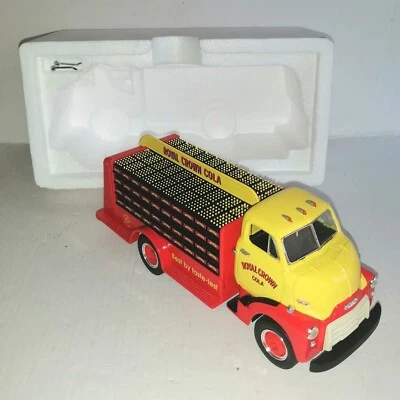 FIRST GEAR 1/34 GMC BOTTLER'S TRUCK 1952 ROYAL CROWN COLA COD.19-1739 - Immagine 1 di 4