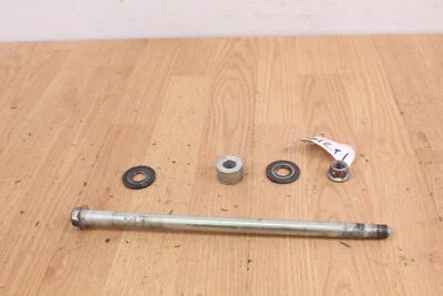 Yamaha V Star 650 Classic 2009 eje trasero con espaciador y arandelas Foto 1 de 4