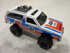 2015 Hot Wheels Chevy Blazer 4x4 White SUV Truck HW Dirt Diecast 1:64 Toy Race - Picture 1 of 5