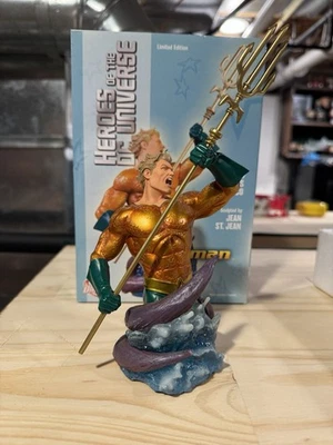 Mini estátua busto DC Direct Heroes of the DC Universe Aquaman - Imagem 1 de 3