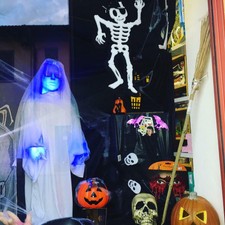 strega bambina halloween