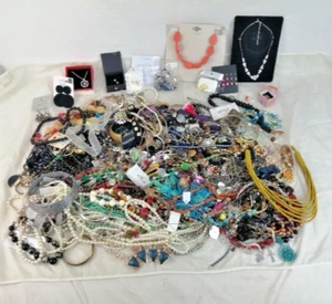 HUGE 9.2 KG Job Lot Costume Jewellery Necklaces Bracelets Earrings Rings mixed - Picture 1 of 17