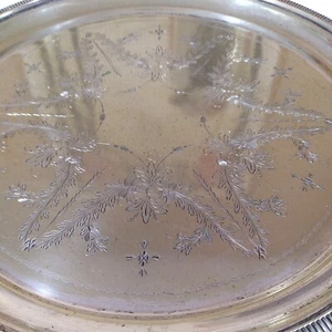 Antikes versilbertes Kupfer Serviertablett floral graviert Krallenfuß 11,75" - Bild 1 von 10