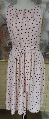 NOVO COM ETIQUETAS ELEGANTE VESTIDO ELLE TAMANHO 4 ROSA COLORIDO PONTILHADO PLISSADO TOP TECIDO CINTO GRAVATA  - Imagem 1 de 4