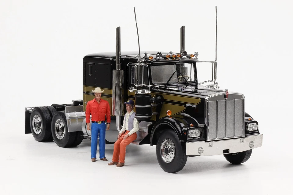 1:18 Kenworth W900 1976 Come Smokey E Il Bandito Con Figure Road Kings - Immagine 1 di 4