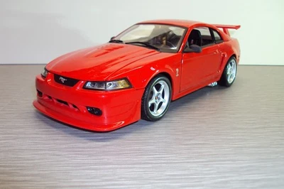 Ford Mustang SVT Cobra R 2000 edición especial Maisto escala 1:18, rojo Foto 1 de 4