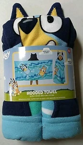 Nueva toalla con capucha Bluey and Bingo Heeler Pups colorida "diversión en el agua" para niños 24"x 50" - Imagen 1 de 13