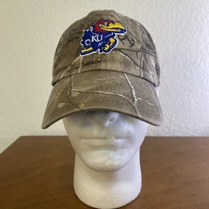 Cappello da baseball mimetico KU Jayhawks NCAA Realtree si adatta alla taglia 6 7/8 - Foto 1 di 10