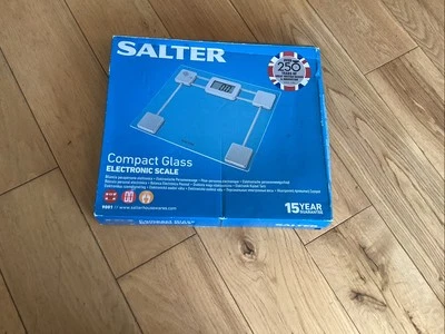 Báscula de baño electrónica de vidrio compacto Salter Foto 1 de 4