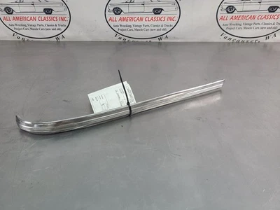 1942-1948 Chevy Fleetline destro moldagem inferior direita na tampa da porta  - Imagem 1 de 4