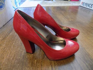 Sexy Kenneth Cole Reaction Pumps 4" Chunky Heel Platform Photo Graph Red EUC 8 - Picture 1 of 9