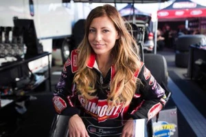 BEAUTIFUL NHRA SUPERSTAR LEAH PRITCHETT 8X10 PHOTO W/BORDERS - Picture 1 of 1