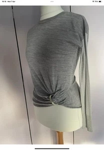 Donna Karan grauer Strickpullover Wollmischung mit silberner Schnalle XS sehr guter Zustand PB7 - Bild 1 von 14