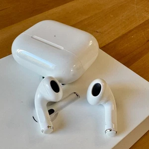 Apple AirPods 3. Generation in OVP - Bild 1 von 4