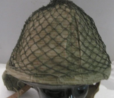 orig .  NVA Stahlhelm  + Tarnbezug   + Netz  DDR GST MfS NVA Ausrüstung  Museum - Bild 1 von 4