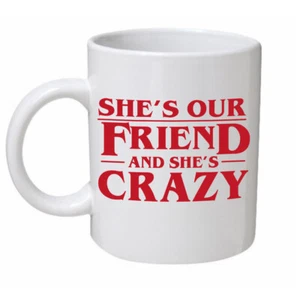 Taza de café Stranger Things She's Our Friend regalo de cumpleaños amistad - Imagen 1 de 2