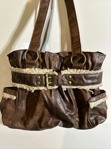 Braun Kunstleder Schultertasche Lammfellbesatz Gürtel Beuteltasche Handtasche Vintage Look - Bild 1 von 2